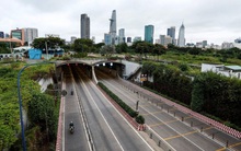 Chuyên gia nói gì về chiến lược vaccine của Việt Nam và việc phát tiền mặt cho người dân?