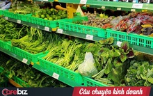 Nhân viên chuỗi bách hoá phơi bày thực tế bức bối phía sau quầy rau kệ thịt: Làm ca 12h/ngày, lương thấp nhưng đa nhiệm từ thu ngân, mổ cá, nhặt rau, xếp kho, đến... rửa thùng rác!