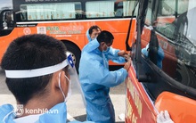 Hơn 300 người dân Bến Tre rời TP.HCM về quê trên chuyến xe đặc biệt: "Được quê hương che chở sẽ an tâm hơn"