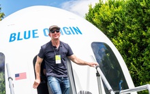 Cựu trợ lý Jeff Bezos kể về sếp cũ: "Ông ấy như chú cún con, chạy lòng vòng và không bao giờ thấy mệt"