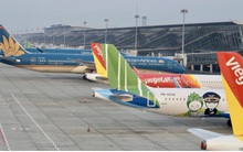 Áp giá sàn vé máy bay: Tước quyền của khách hàng, vi phạm Luật Cạnh tranh?