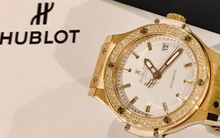 Kịch tính từng phút ở phiên đấu giá đồng hồ HUBLOT của BTV Ngọc Trinh: Hoa hậu Hương Giang chốt giá 900 triệu đồng