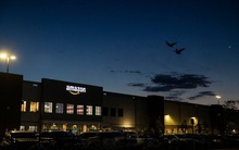 Amazon đánh bại 'vua bán lẻ' Walmart