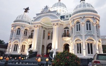 "Ngộp thở" trước biệt thự trăm tỷ, lộng lẫy như lâu đài của đại gia Thanh Hóa