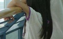 Bé gái 2 tuổi bị dậy thì sớm, mức độ phát triển hormone ngang với trẻ 10 tuổi, nguyên nhân xuất phát từ đồ vật luôn hiện hữu trong phòng ngủ của mỗi gia đình