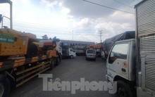 Siết chặt kiểm dịch, đường huyết mạch ở Bình Dương ‘dồn cục’ nhiều giờ