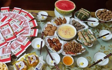 Rằm tháng 7, cỗ và vàng mã giảm, nở rộ cúng online