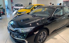 Ôtô ế ẩm, đại lý dồn dập ưu đãi