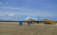 Hai chuyến bay chở gần 400 bà bầu, trẻ em từ TP HCM về đến Quảng Bình