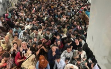 1 tuần sau ngày Kabul thất thủ: Sân bay vẫn hỗn loạn, hàng chục ngàn người Afghanistan tranh giành đến tuyệt vọng để trốn chạy khỏi Taliban