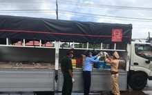 Thuốc lá điếu nhập lậu ngụy trang hàng nông sản trên xe 'luồng xanh'