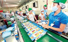 Nhiều ngành sản xuất quan trọng lao dốc vì COVID-19