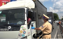 Tài xế xe “luồng xanh” kêu trời vì thẻ QR Code bất ngờ không hoạt động