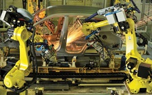 Ôtô ngoại vẫn về ào ạt, xe nội đề xuất gia hạn ưu đãi