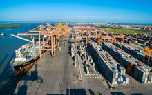 Làn sóng COVID-19 phủ bóng lên nền kinh tế Việt Nam