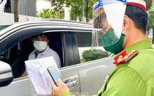 Mỏi mòn chờ cấp giấy đi đường