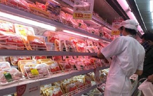 Nghịch lý giá với 60 triệu gà lông trắng