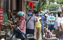 Thị trường bánh Trung thu Hà Nội, nơi xếp hàng dài chờ mua, nơi lại vắng khách