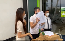 Vợ chồng Thủy Tiên - Công Vinh livestream công bố toàn bộ sao kê từ thiện: Gần nửa triệu người theo dõi rồi hụt hẫng hỏi "Hết rồi sao?"