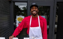 Thu nhập gần về 0 vì đại dịch, nam tiếp viên 27 tuổi vẫn mở nhà hàng, đặt mục tiêu thành triệu phú trong vài năm tới