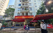 Hình ảnh dân Hà Nội đổ xô làm thủ tục nhà đất ngày đầu nới giãn cách