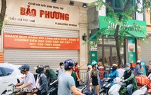 "Đại chiến" bánh Trung thu ngày cuối cùng: Có người mua liền lúc 44 chiếc, ai cũng tranh thủ "hốt" nốt