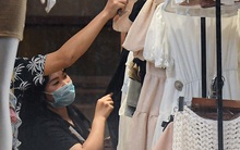 Hà Nội: Phố thời trang, nội thất mở cửa công khai dù chưa được phép