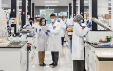 Chủ tịch nước Nguyễn Xuân Phúc gặp mặt lãnh đạo Vingroup và đối tác chuyển giao công nghệ vaccine Covid-19 tại Mỹ