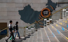 Tượng đài Evergrande sụp đổ vì nghiện nợ, những lỗ hổng của nền kinh tế Trung Quốc cũng bắt đầu lộ diện