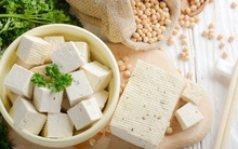 6 lợi ích sức khỏe của đậu phụ có thể bạn chưa biết, trong đó có ngăn ngừa bệnh tim mạch vành, kiểm soát cholesterol