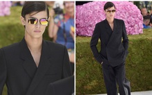 Chàng hoàng tử HOT nhất hiện nay: Sở hữu diện mạo tựa nam thần, từ bỏ cung điện vàng son chinh phục giới thời trang đẳng cấp