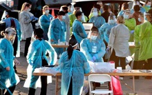 'Nhiễm biến thể lai giữa Omicron và Delta', sức khoẻ nền kinh tế sẽ ra sao?