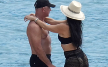 Động thái của vợ cũ tỷ phú Amazon trước loạt ảnh nóng bỏng giữa ông với "kẻ thứ 3"