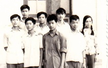 Cô gái đứng ngoài cùng bức ảnh: Xuất thân danh giá, thành tích học khủng đến mức trở thành hiện tượng Việt Nam ở nước ngoài