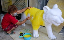 "Đột kích" xưởng tạo hình "chúa tể sơn lâm" cho đường hoa Nguyễn Huệ