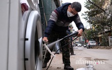 Vụ bé gái mắc kẹt trong ngôi nhà cháy ở Hà Nội: Anh thợ sửa điều hòa có đôi mắt cười kể về cảm giác "không thể nào tả được" bên khung cửa sổ sinh-tử