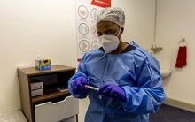 Tin vui: Omicron ít gây bệnh nặng ngay cả với những người chưa tiêm phòng