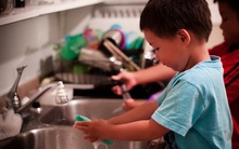 Dạy con không đòn roi: Cha mẹ càng "lười" ở 4 điểm này con lớn lên càng dễ thành công