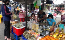 Rằm tháng Chạp: Hoa trái ê hề, giá rẻ chưa từng thấy