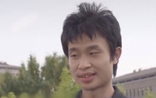 Đừng thấy anh chàng này xấu trai mà chê cười: Bộ óc thiên tài từng khiến ĐH Harvard "rớt nước mắt", níu kéo mà không được