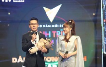 30s nén khóc trên sóng VTV làm nên khoảnh khắc để đời của BTV được vinh danh Dẫn chương trình ấn tượng của năm