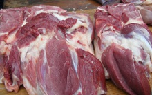 6 dấu hiệu chứng tỏ thịt lợn ngoài chợ đã bị bơm nước, nhiễm bẩn, gian thương lợi dụng ăn lãi to dịp Tết chẳng dại gì rỉ tai mách bạn tránh né