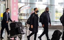 Lần đầu đến Việt Nam, đâu là món khiến siêu sao "huyền thoại" John Legend phải phi ra quán thử cho bằng được?