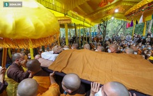 Hàng nghìn phật tử dự lễ nhập kim quan thiền sư Thích Nhất Hạnh trong im lặng