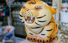 Ảnh: Những chú hổ gốm đáng yêu tại làng gốm Bát Tràng phục vụ Tết, ra đến đâu cháy hàng đến đấy