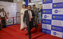 Tầm nhìn đầu tư của tỷ phú giàu nhất châu Á: Từ chối đổ xô vào cơn khát “vàng trắng” và cuộc chơi mà Trung Quốc vốn thắng trận