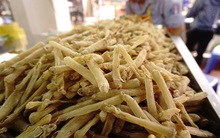 Mua bim bim ăn, phải trả tiền ngang giá vàng, cô gái hồ hởi kể lại khiến dân mạng tròn mắt