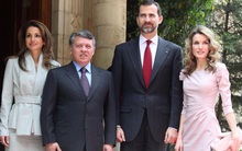 Mối quan hệ ít ai biết giữa hai Hoàng hậu nổi tiếng nhất nhì thế giới, tạo ra sức ảnh hưởng ngay cả Công nương Kate cũng phải nể nang