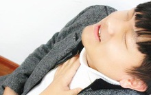 2 biểu hiện bất thường ở cổ họng cho thấy phổi đang bị tổn thương nhưng nhiều người lại nhầm lẫn với bệnh viêm họng