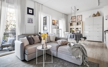 Căn hộ 54m² siêu ấn tượng vì có ban công nối từ phòng khách sang phòng ngủ